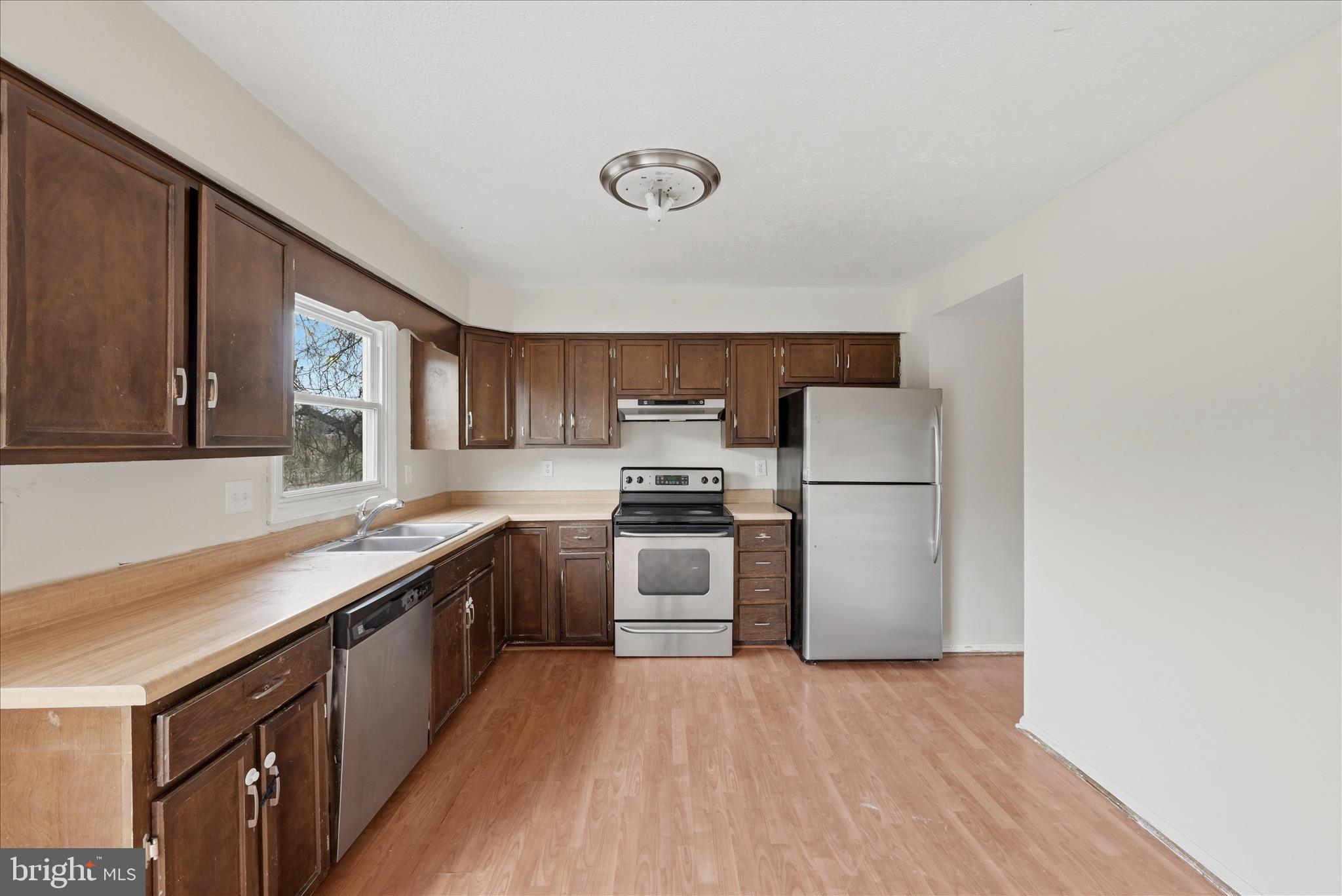 8230 Blue Ridge Court Manassas, VA 20109 - Photo 11 of 37 Kitchen