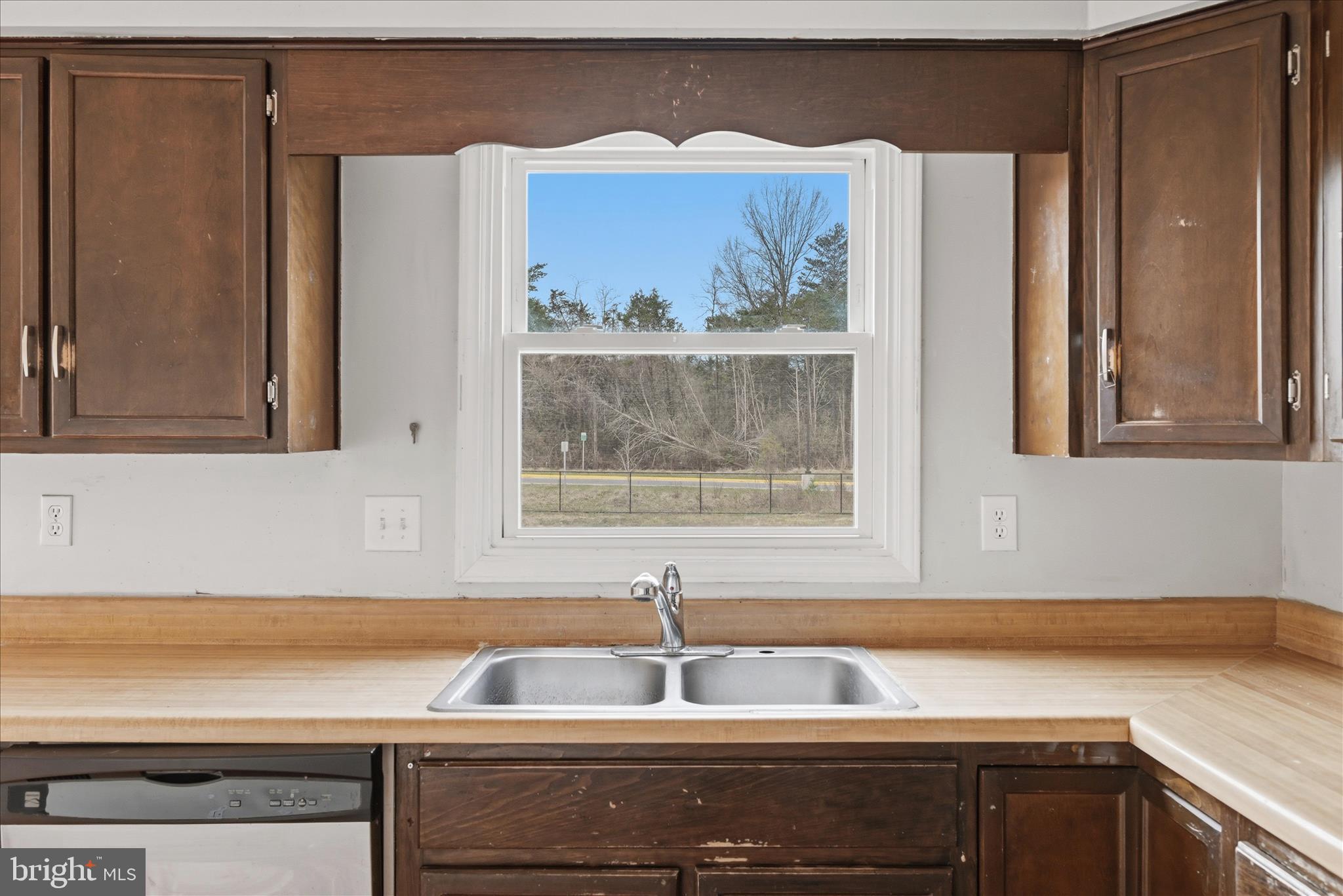 8230 Blue Ridge Court Manassas, VA 20109 - Photo 12 of 37 Kitchen