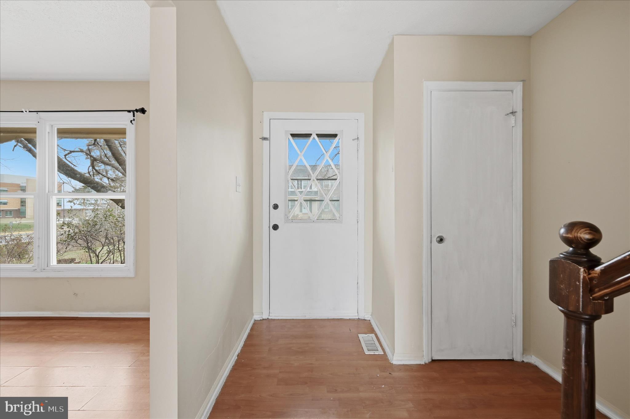 8230 Blue Ridge Court Manassas, VA 20109 - Photo 3 of 37 Entry