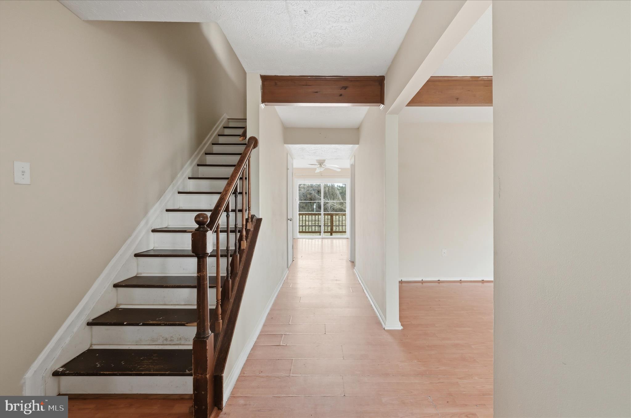 8230 Blue Ridge Court Manassas, VA 20109 - Photo 4 of 37 Entryway