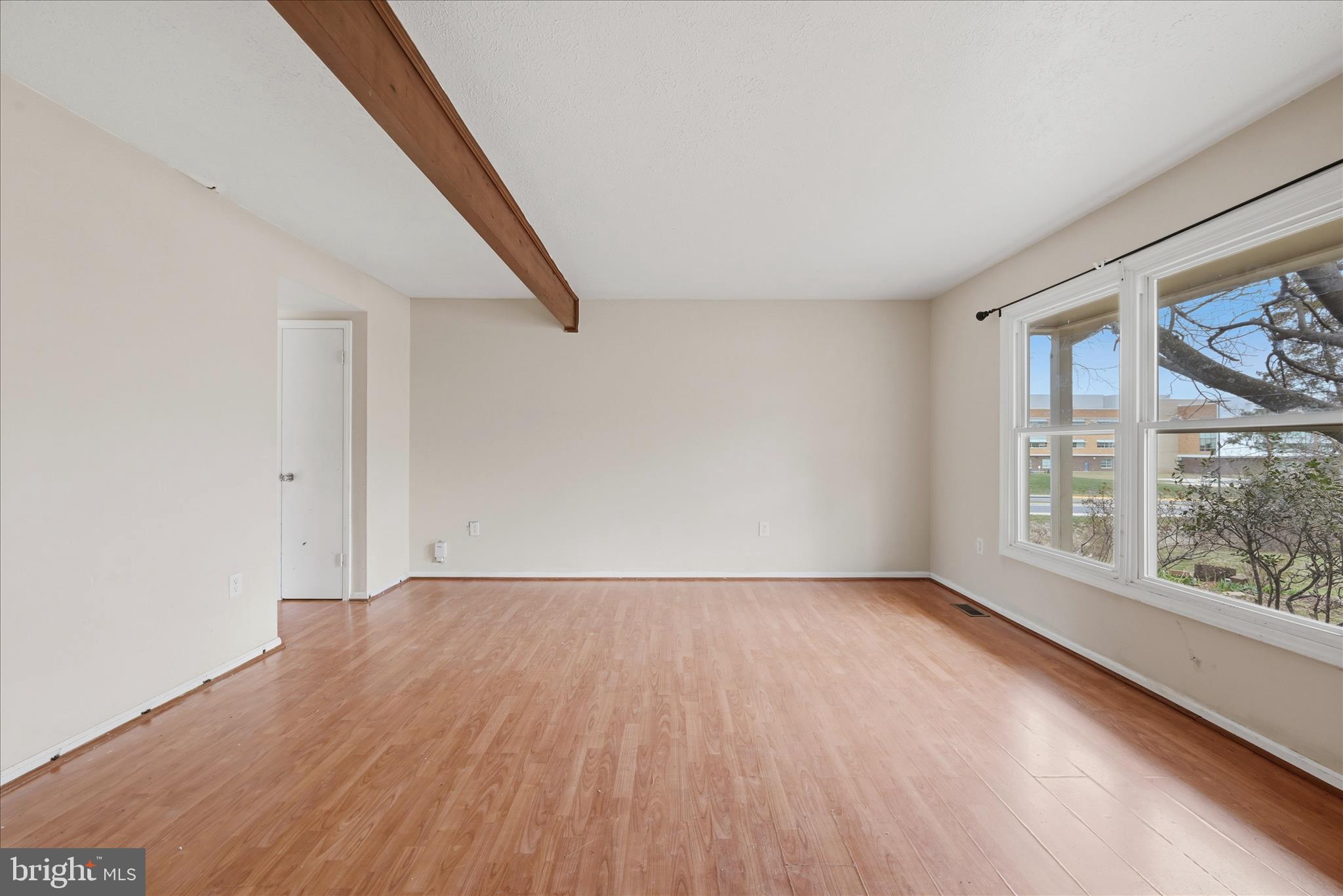 8230 Blue Ridge Court Manassas, VA 20109 - Photo 5 of 37 Living Room