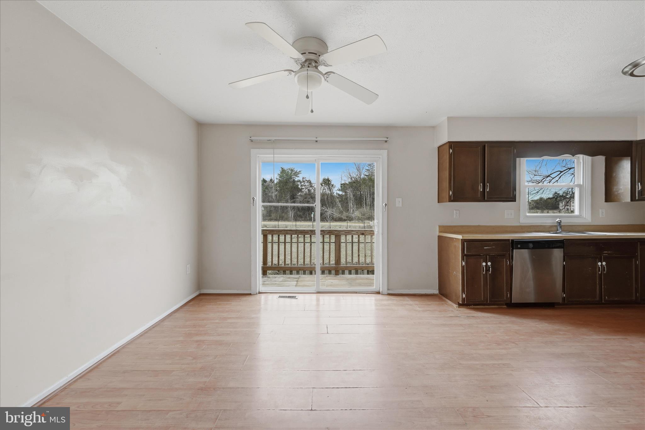 8230 Blue Ridge Court Manassas, VA 20109 - Photo 8 of 37 Dining Area