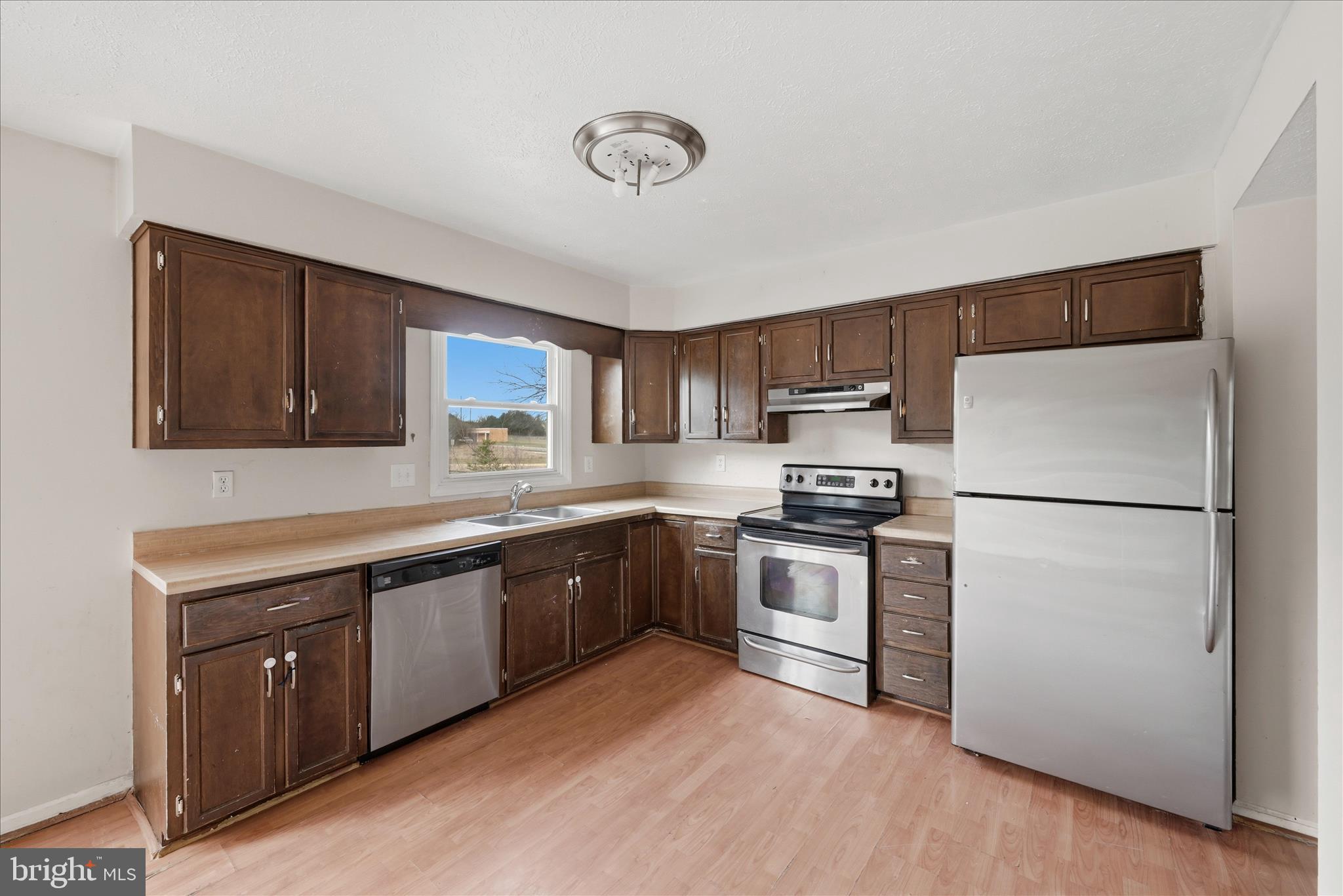 8230 Blue Ridge Court Manassas, VA 20109 - Photo 10 of 37 Kitchen