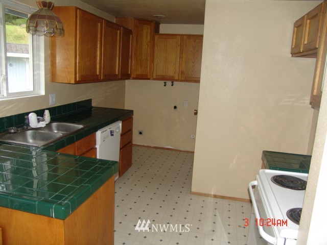 8989 Northeast Edgar Road Bremerton, WA 98311 - Photo 4 of 9 Gallery Image 4