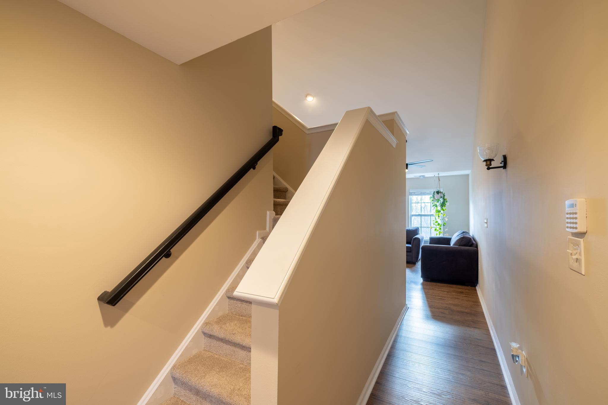 322 Lisa Way Cinnaminson, NJ 08077 - Photo 4 of 29 Entryway