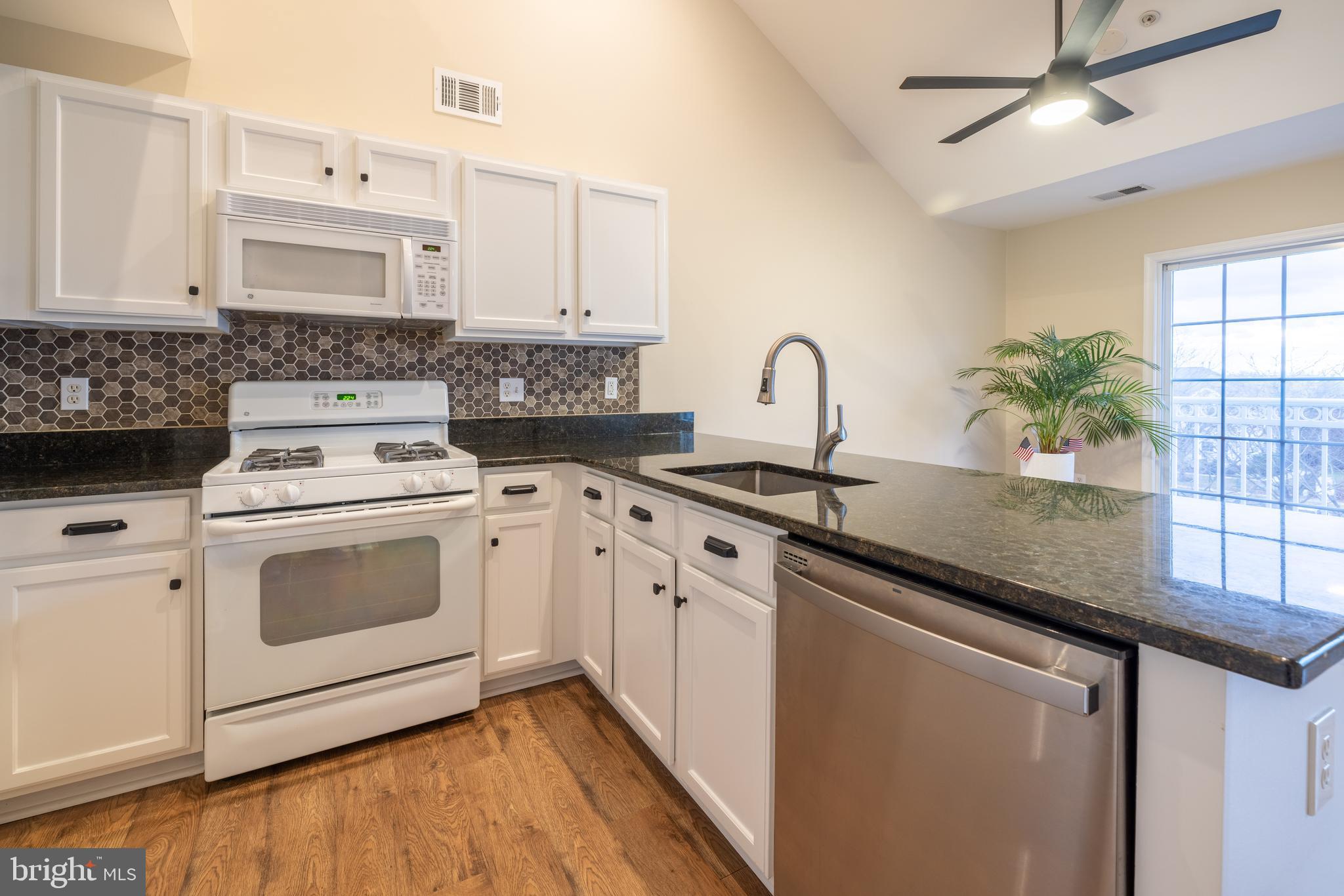 322 Lisa Way Cinnaminson, NJ 08077 - Photo 8 of 29 Kitchen