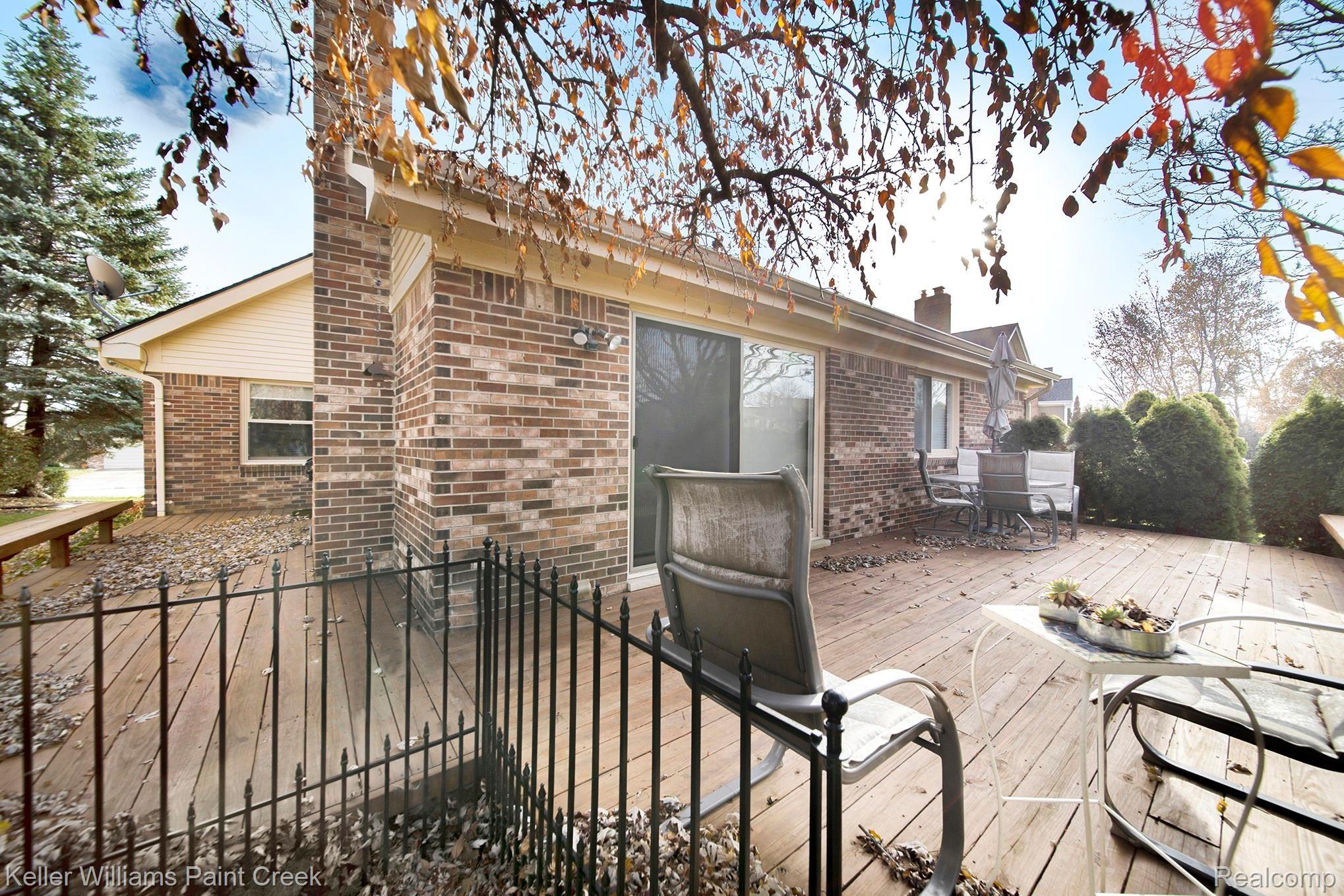 1652 Hillside Lane Rochester, MI 48307 - Photo 6 of 32 Hillside_52-.jpg