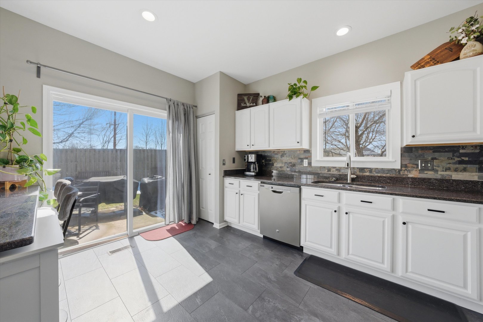 1819 South Wentworth Circle Romeoville, IL 60446 - Photo 13 of 37