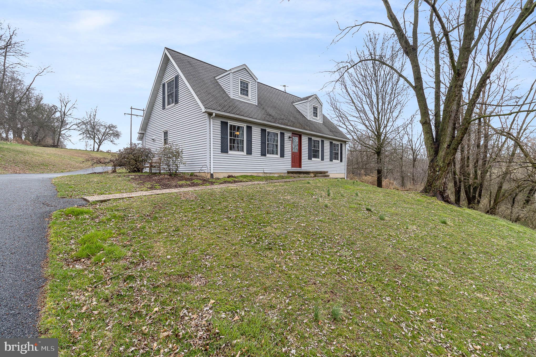 568 Hickory Road Manheim, PA 17545 - Photo 2 of 33