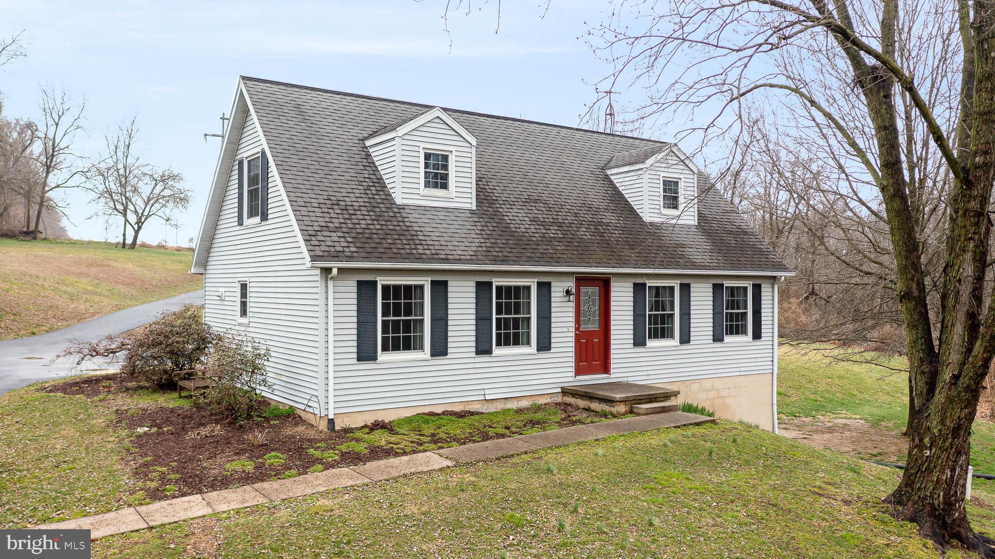568 Hickory Road Manheim, PA 17545 - Photo 3 of 33