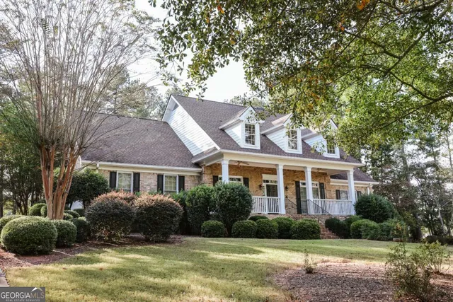 a view of a field with trees