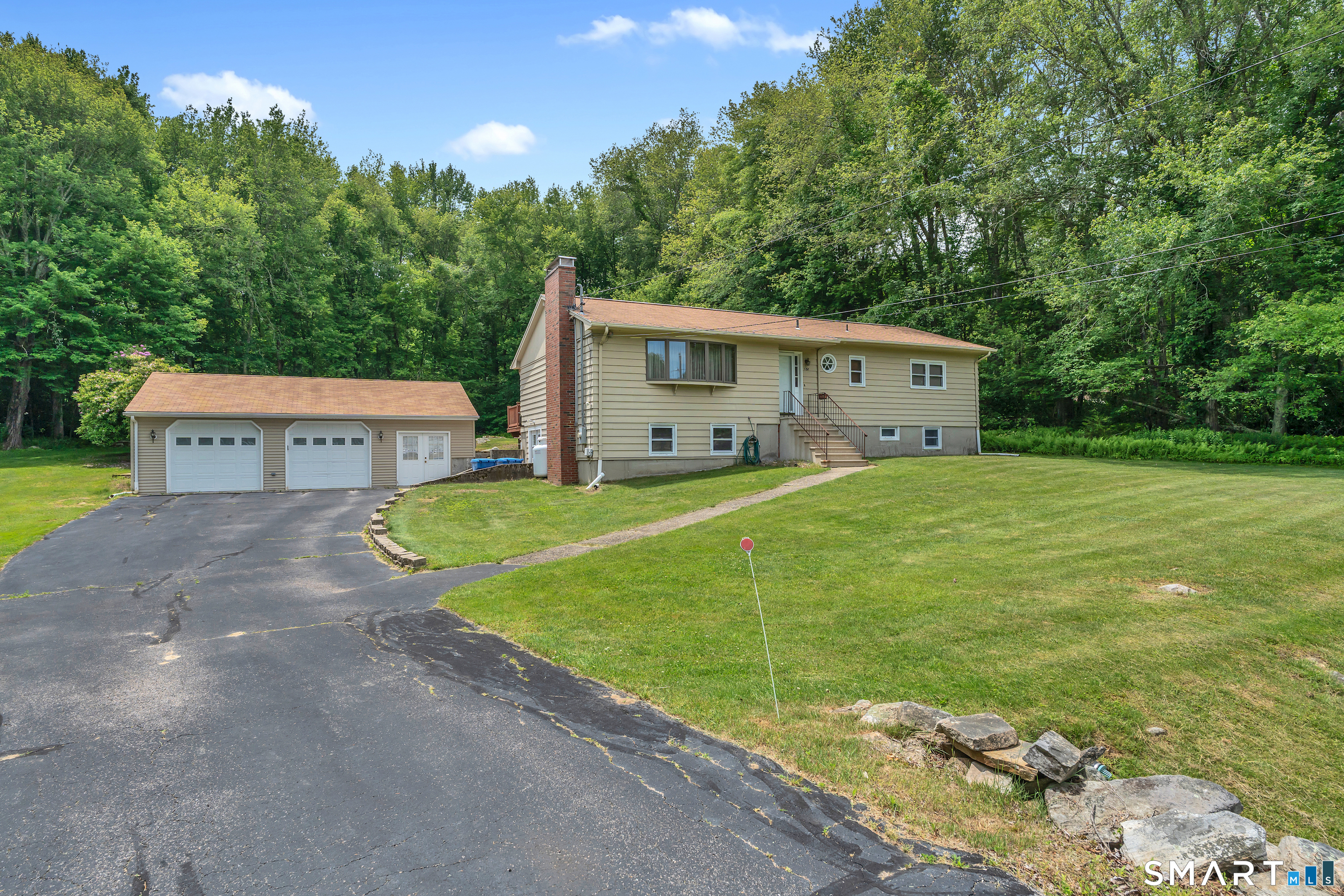 688 Raymond Hill Road Montville, CT 06370 - Photo 3 of 40