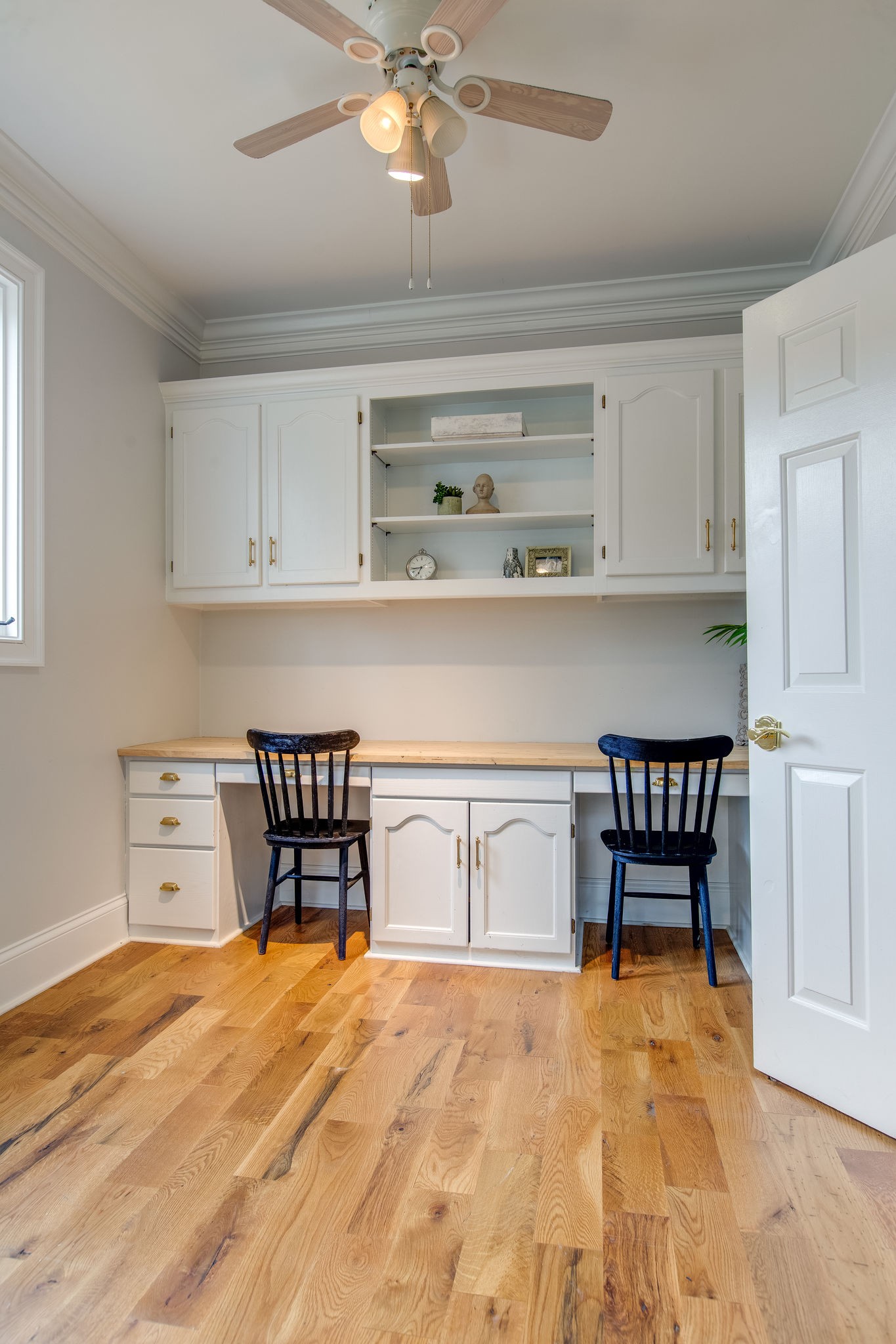 4280 Warren Road Franklin, TN 37067 - Photo 31 of 50 a view of chair and table in a room
