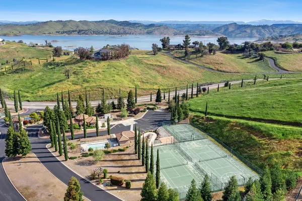 $698,000 | 18978 Via Bellagio, Friant, CA 93626