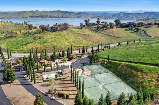 $698,000 | 18978 Via Bellagio, Friant, CA 93626