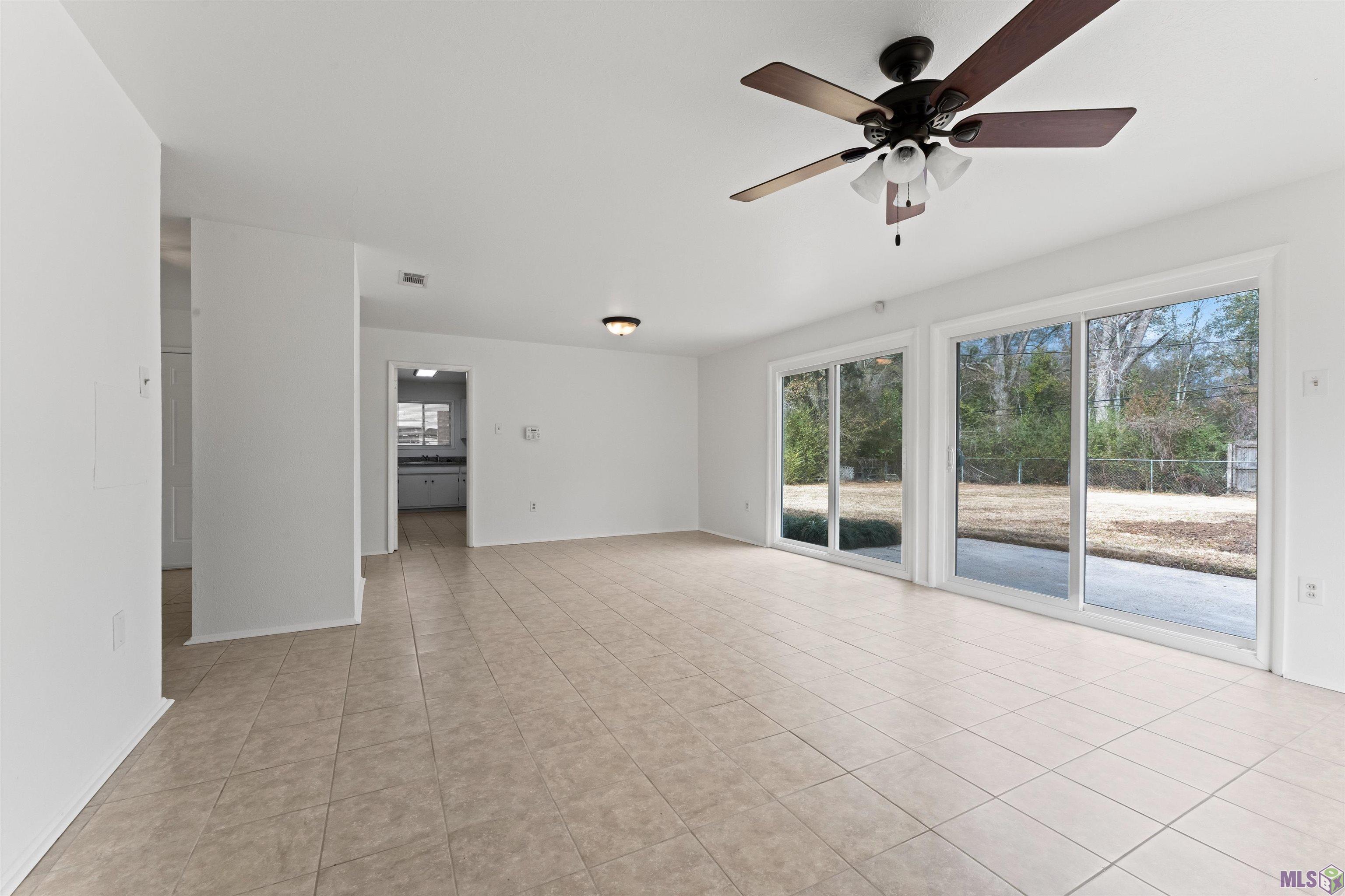 9165 Kingcrest Parkway Baton Rouge, LA 70810 - Photo 4 of 22