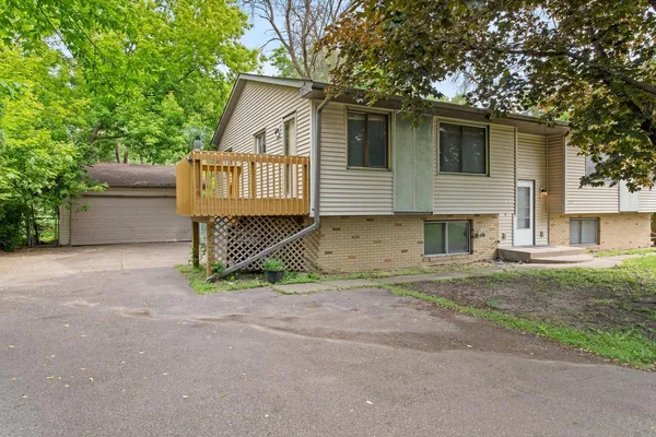$549,900 | 6266 15th Street North, Oakdale, MN 55128