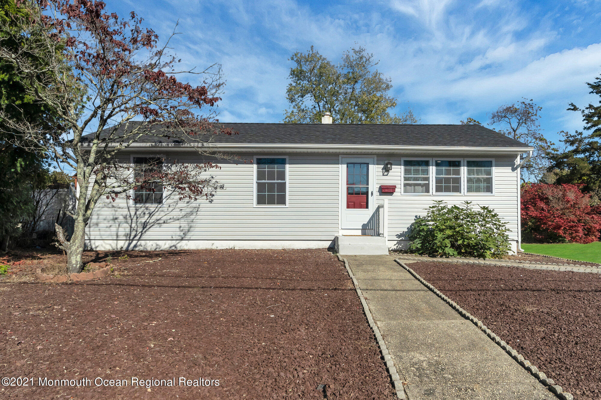 front view of house with a yard