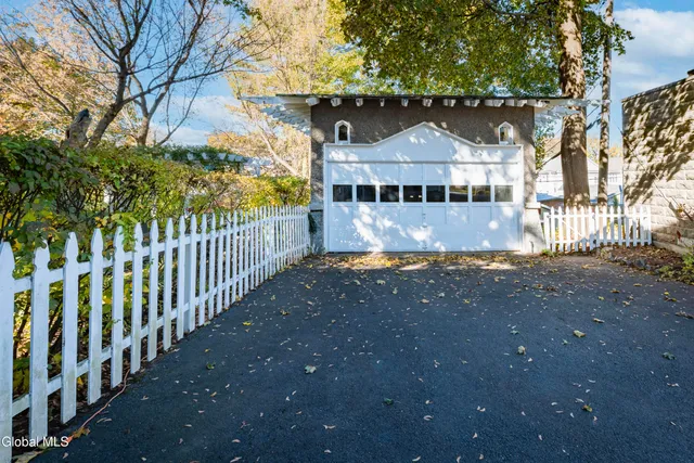 $749,000 | 6 Manning Boulevard, Albany, NY 12203