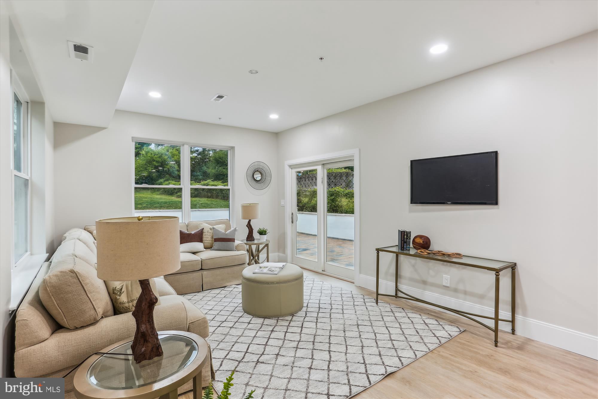 620 Mississippi Avenue Silver Spring, MD 20910 - Photo 19 of 50 a living room with furniture and a flat screen tv