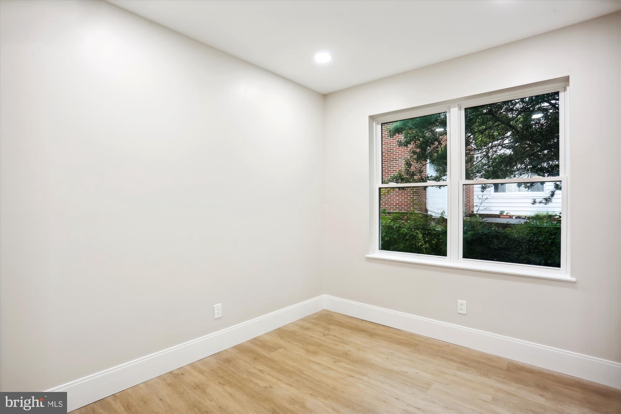620 Mississippi Avenue Silver Spring, MD 20910 - Photo 20 of 50 an empty room with a window