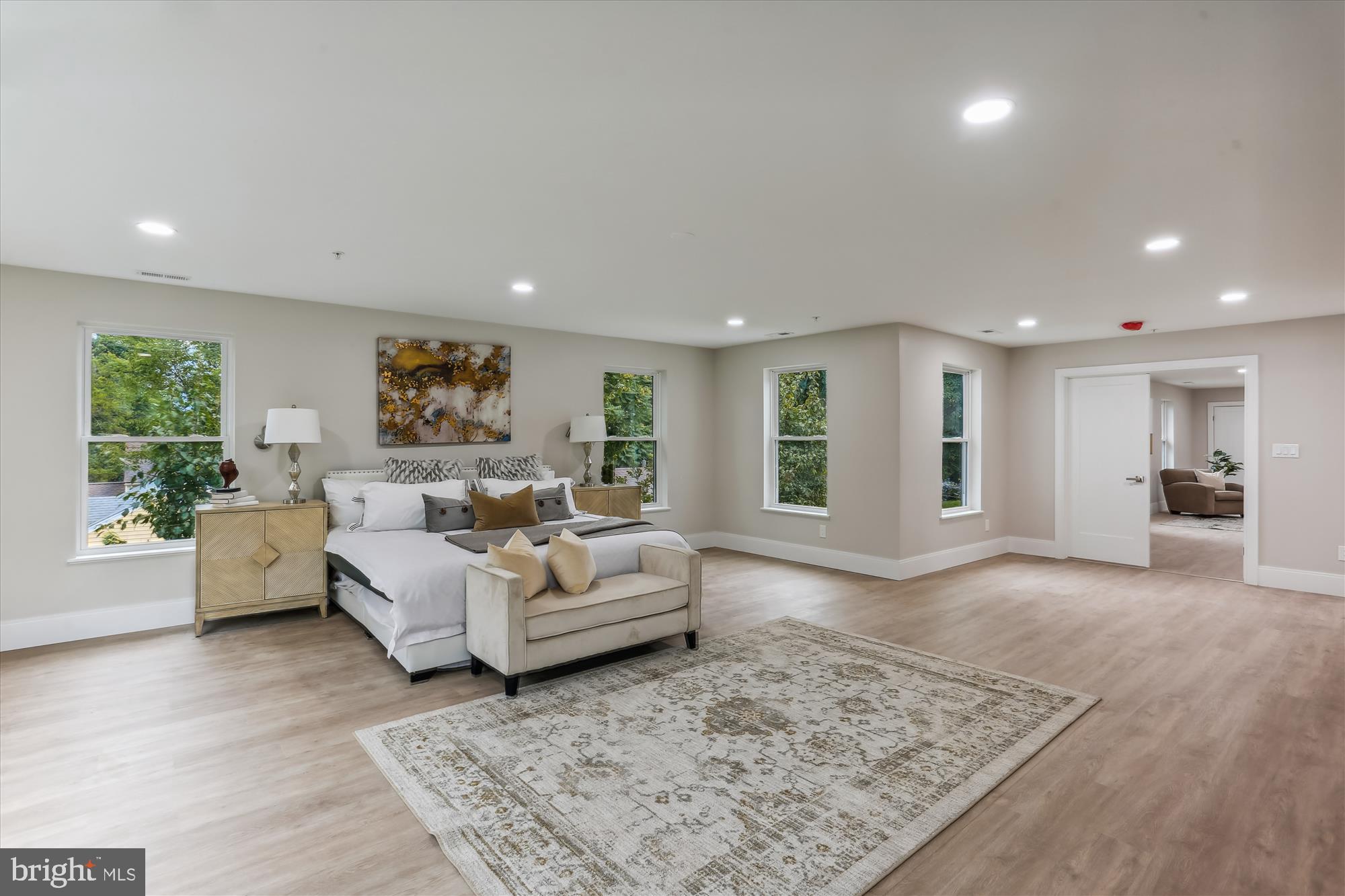 620 Mississippi Avenue Silver Spring, MD 20910 - Photo 24 of 50 a living room with furniture and a couch