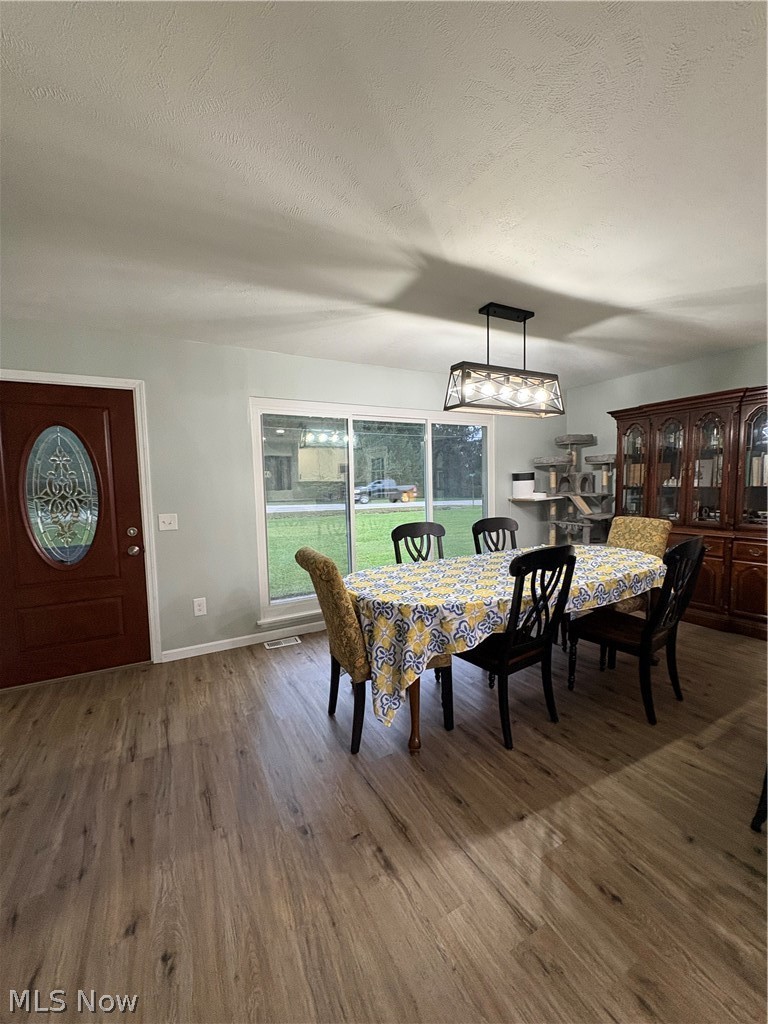 8264 Cedar Road Chesterland, OH 44026 - Photo 6 of 34 Completely updated dining room!
