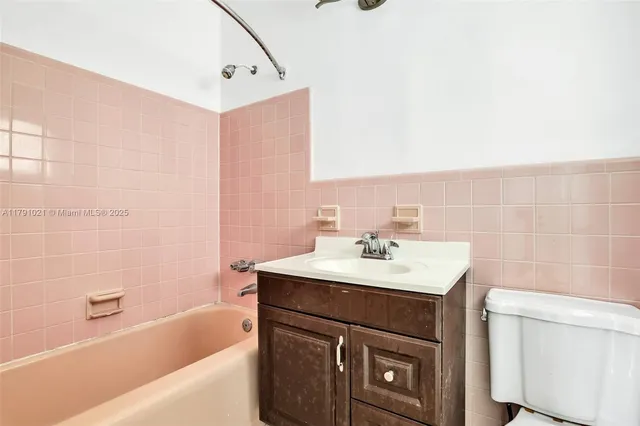 $3,650,000 | 2019 Northeast 31st Avenue, Fort Lauderdale, FL 33305