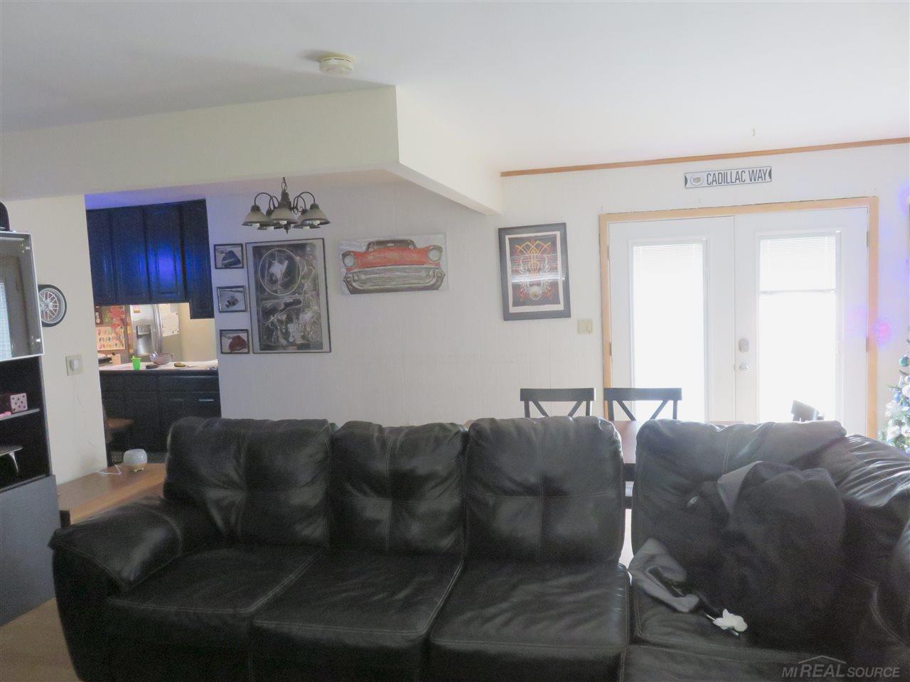1075 Collingwood Drive Rochester Hills, MI 48307 - Photo 3 of 12