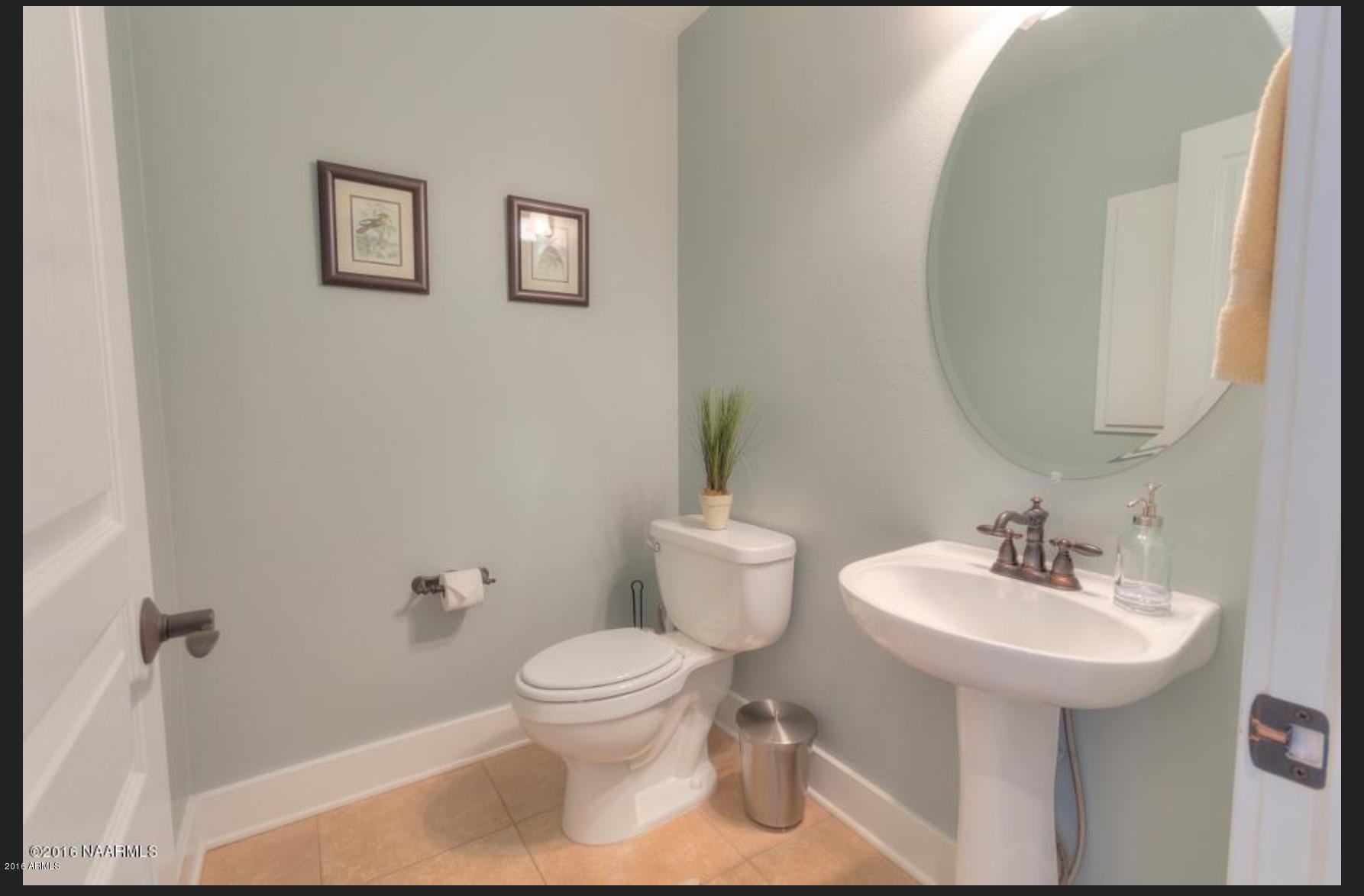 334 West Beryl Road Flagstaff, AZ 86005 - Photo 7 of 36 Half Bath
