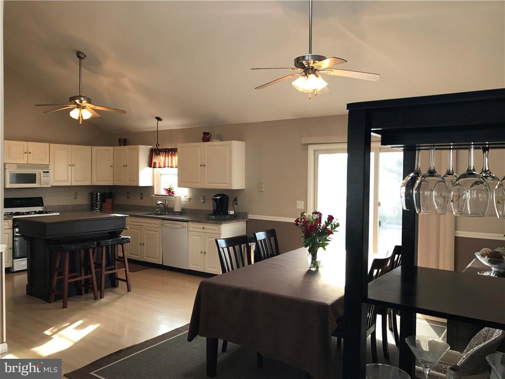 137 Quadrant Road Manahawkin, NJ 08050 - Photo 4 of 20