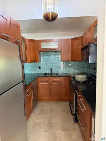 $3,000 | 2 Talcott Glen Road, Unit C, Farmington, CT 06032