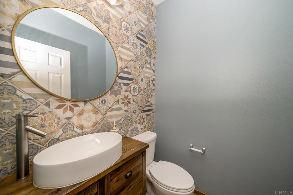 313 Dun Blazer Way Fallbrook, CA 92028 - Photo 9 of 59 a bathroom with a toilet and a mirror