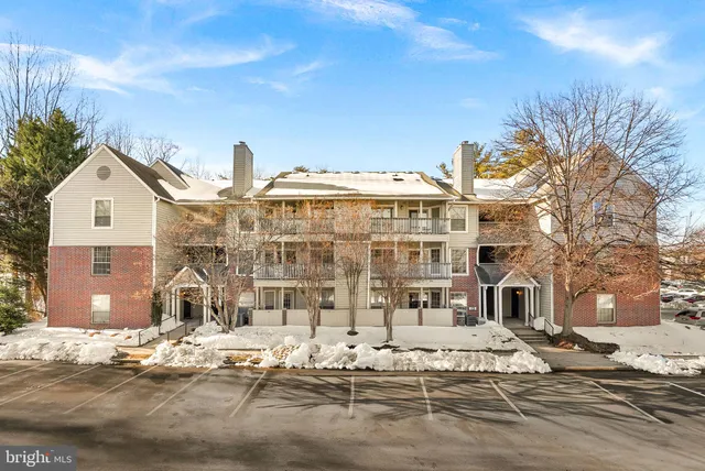 $389,999 | 3916 Penderview Drive, Unit 428, Fairfax, VA 22033