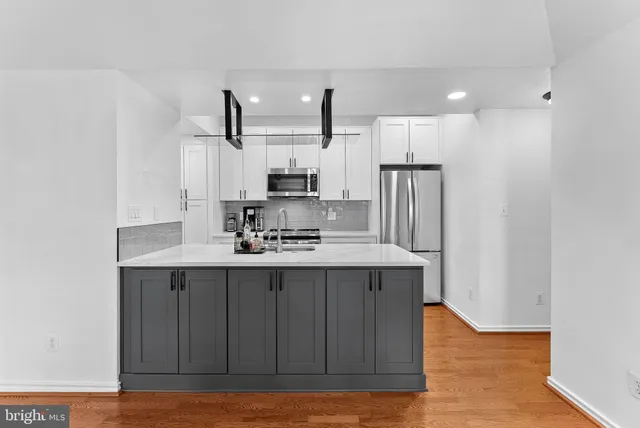 $389,999 | 3916 Penderview Drive, Unit 428, Fairfax, VA 22033