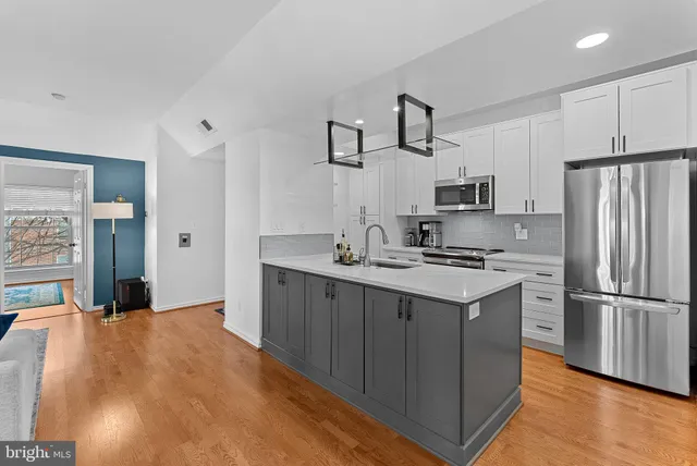 $389,999 | 3916 Penderview Drive, Unit 428, Fairfax, VA 22033