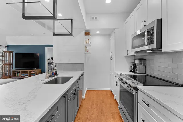 $389,999 | 3916 Penderview Drive, Unit 428, Fairfax, VA 22033