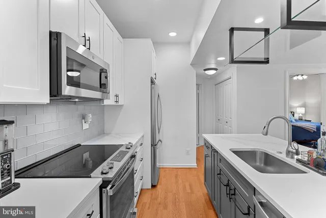 $389,999 | 3916 Penderview Drive, Unit 428, Fairfax, VA 22033