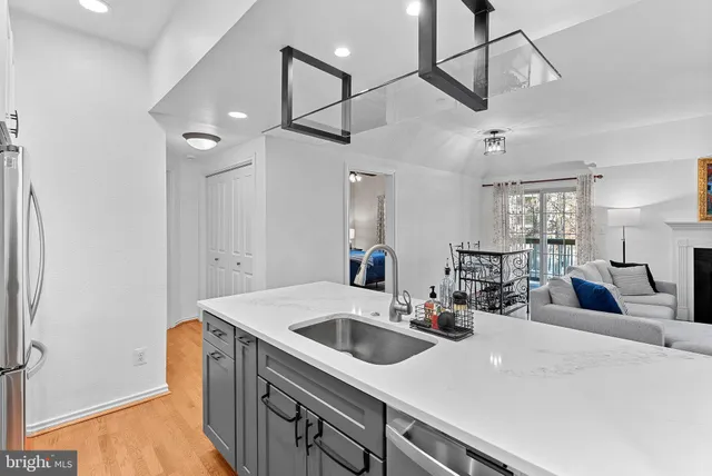 $389,999 | 3916 Penderview Drive, Unit 428, Fairfax, VA 22033