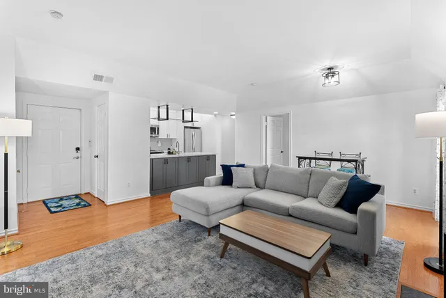 $389,999 | 3916 Penderview Drive, Unit 428, Fairfax, VA 22033