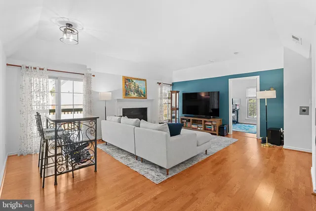 $389,999 | 3916 Penderview Drive, Unit 428, Fairfax, VA 22033