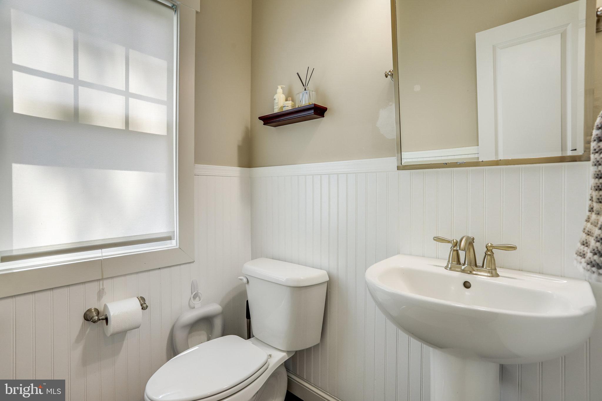 714 Kingsley Road Southwest Vienna, VA 22180 - Photo 25 of 62 Main Level Powder Room