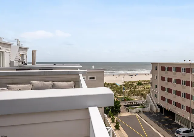 a view of utility room with washer and dryer