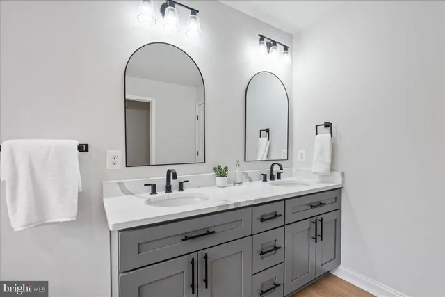 a bathroom with 2 sink and a mirror
