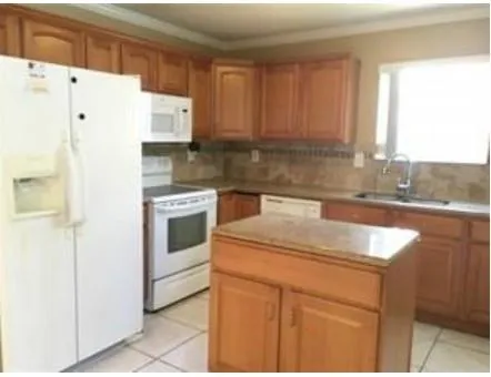 $2,700 | 3701 Northwest 79th Way, Hollywood, FL 33024