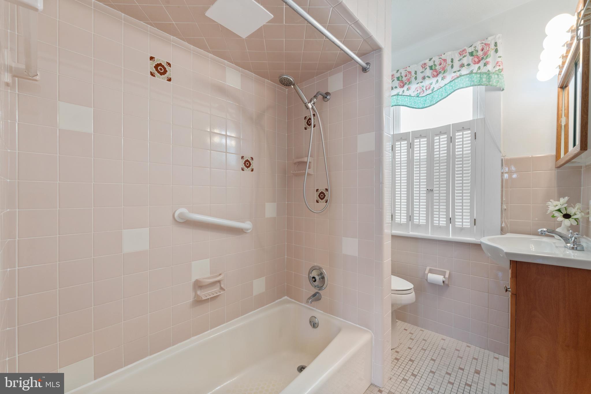 226 South Pine Avenue Maple Shade, NJ 08052 - Photo 20 of 39 a bathroom with a sink a toilet and shower