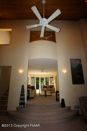 116 Antler Road Cresco, PA 18326 - Photo 33 of 48 Entry To Dining Room