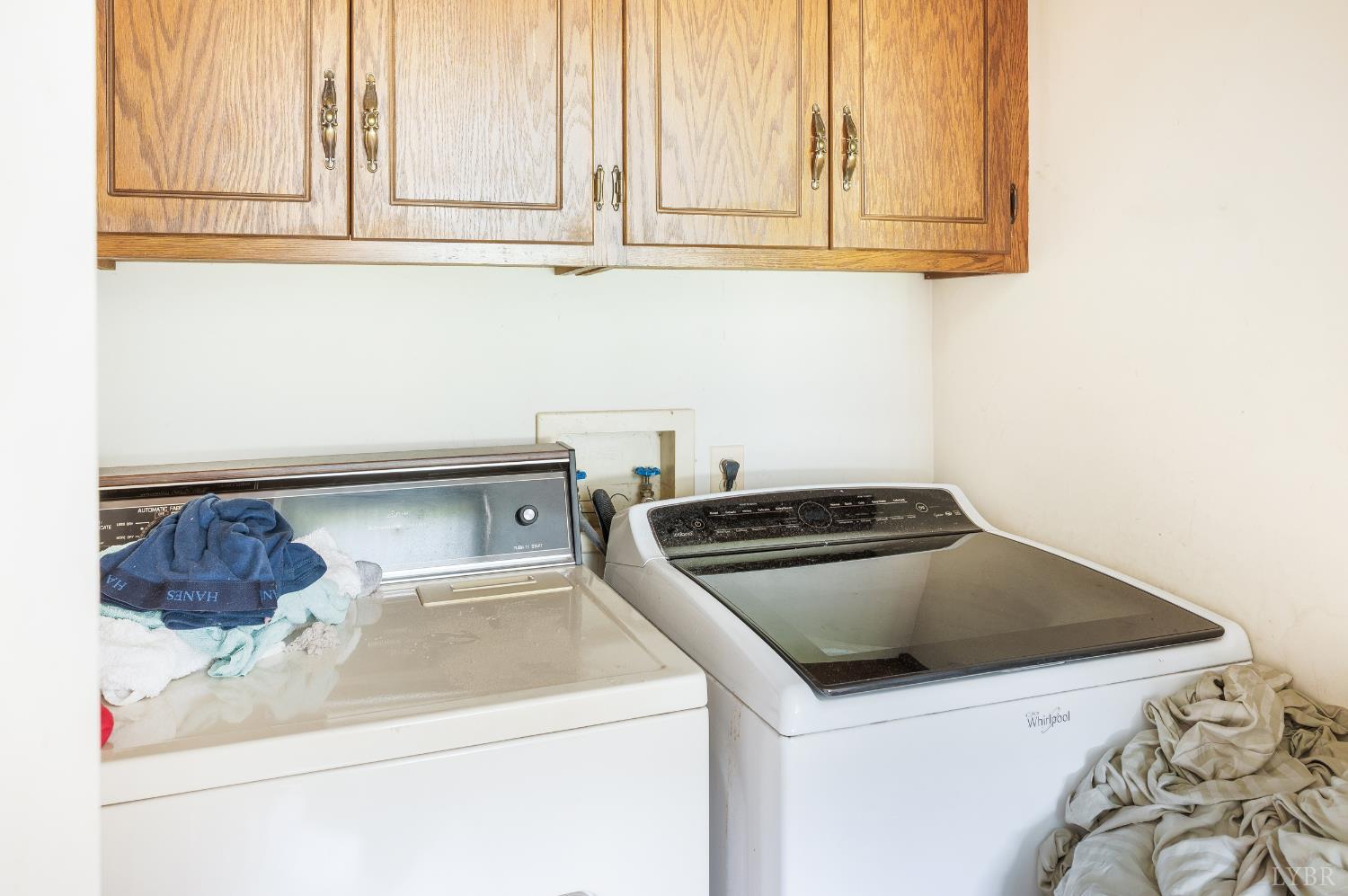 837 Gidsville Road Amherst, VA 24521 - Photo 63 of 82 a kitchen with granite countertop a sink and a stove