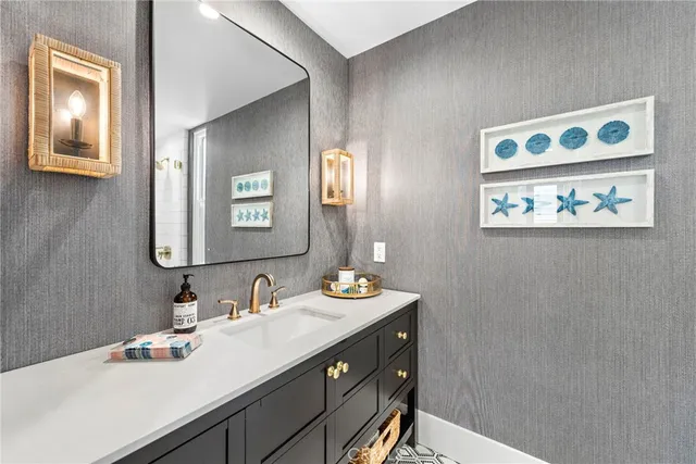 $8,995 | 201 Nyes Place, Laguna Beach, CA 92651