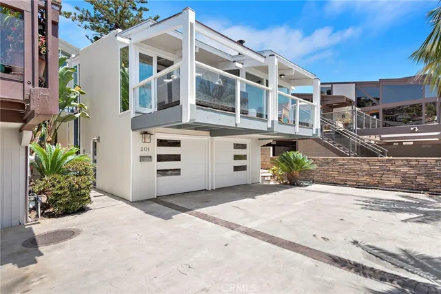 $8,995 | 201 Nyes Place, Laguna Beach, CA 92651